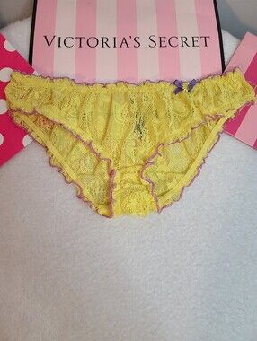 VTG Victoria's Secret Sexy Little Things Sheer Lace Ruffle Bikini Panty Size M